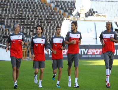 OĞUZ ÇETIN - A Milli Takım Hazırlıklarını Sürdürüyor