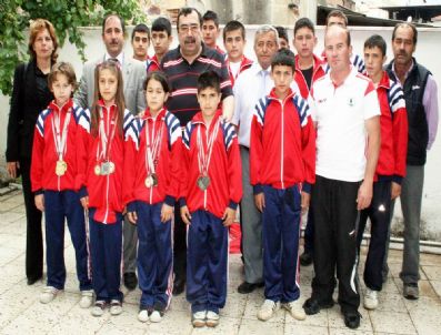 MEHMET ÇAKıR - Edremit'in Güreş Gururu