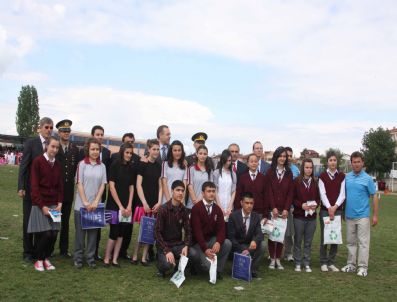 MUSTAFA AYHAN - Hendek'te Resim, Kompozisyon Ve Şiir Dalıhnda Dereceye Girenlere Ödülleri Verildi