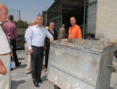 CEVAT DURAK - Karşıyaka Belediyesi Kendi Şantiyesinde Çöp Konteynerlerini Yeniliyor