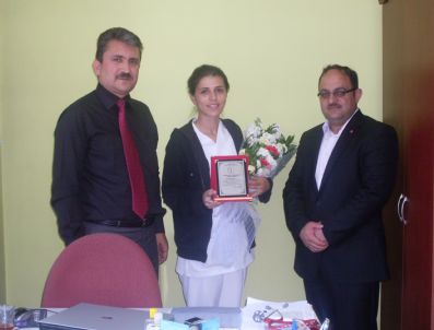 KOÇYAZı - Sağlık-sen Düzce Şubesinden Yılın Hemşiresi Seçilen Hatice Çevik'e Plaket
