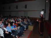 'Deliler' İsimli Oyun Sapanca'da Sahnelendi