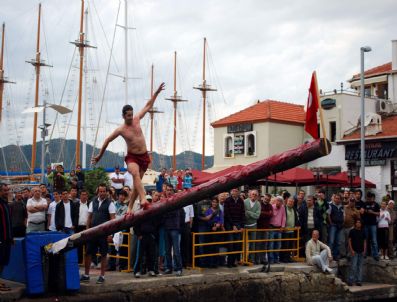 KAYGAN ZEMİN - Marmaris' Te Yağlı Direk Yarışması