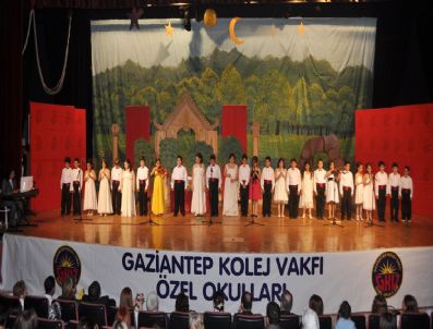 ALMINA - Gkv'nin İngilizce Korosu Ayakta Alkışlandı