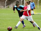Gümüşhane'de Yıldız Kızlar Futbol Türkiye Birinciliği Müsabakaları Oynanıyor