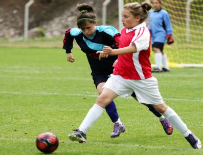 AMASYA MERKEZ - Gümüşhane'de Yıldız Kızlar Futbol Türkiye Birinciliği Müsabakaları Oynanıyor