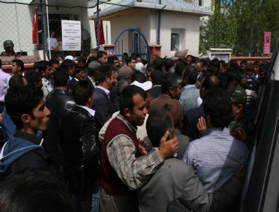 METIN ESEN - Muradiye'de Asker Uğurlama