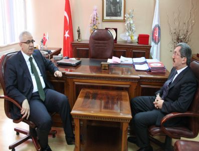 Vali Çakır'dan Başkan Vergili'ye Veda Ziyareti