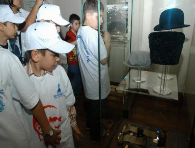 ATATÜRK ORMAN ÇIFTLIĞI - Anıtkabir'de 'El Ele'