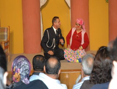 Belediye Çalışanları 'Orası 155 Mi?' Adlı Oyunla Stres Attı