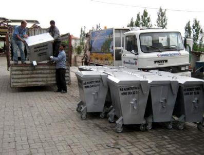 FIKRET AKOVA - Chp'li Belediyeler Sındırgı'ya Otobüs Ve Konteynır Hibe Etti