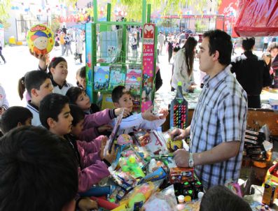 RAMAZAN YıLDıRıM - Cumhuriyet İlköğretim Okulu'ndan Kitap Fuarı