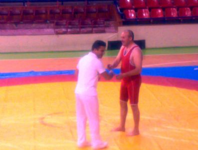 HÜSEYIN ERDOĞAN - Hisarcıklı İmam Zekeriye İzbudak Güreşte Şampiyon Oldu