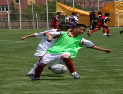 RUHI PAKER - Kaymakamlık Ligleri Kapadokya Spor Şenlikleri Başladı