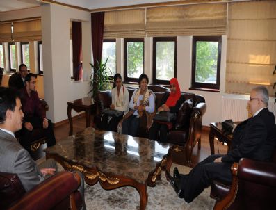 SRI LANKA - Sri Lankalı Öğrencilerden Vali Nurullah Çakır'a Ziyaret