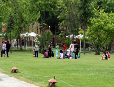 Yangında Hasar Gören Yurttaki Çocuklara Yer Arayışı Sürüyor