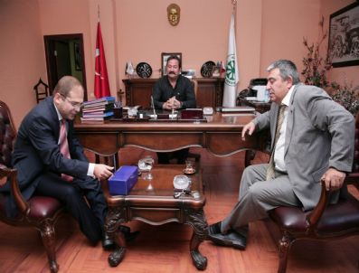 ADNAN TEZCAN - Özışık'tan Eğitime Anlamlı Destek