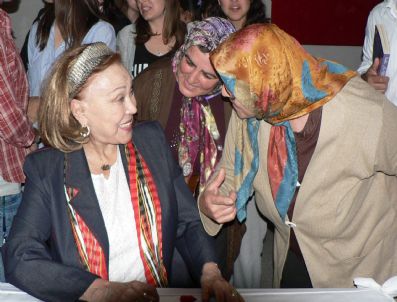 ÜLKÜ ADATEPE - Ülkü Adetepe Üniversite Öğrencileri İle Biraraya Geldi