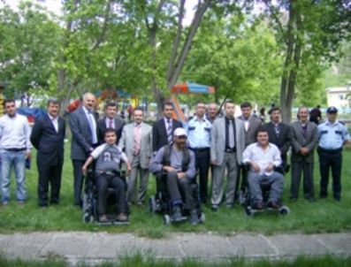 FERIT GÖRÜKMEZ - Uzundere'de Fiziksel Özürlü 3 Vatandaş'a Yardım