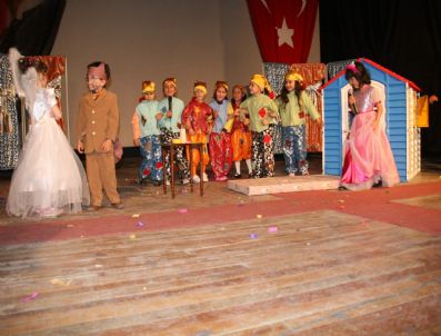HÜSEYIN KAYA - Yozgat Kız Meslek Lisesi Yıl Sonu Sergisi Düzenledi