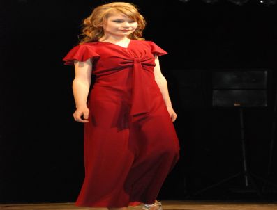 Akhisar Mesleki Eğitim Merkezinden Çağlak Defile Gösterisi