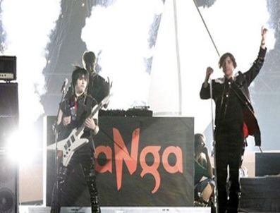 Eurovison'da final için yarışıyor