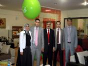 Mağaza Açılışında Yastık İzdihamı