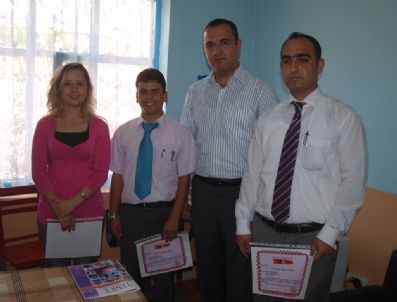 SELIM PALAMUT - Selendi'de Üç Eğitimciye Takdir Belgesi