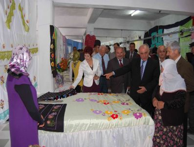 CENGIZ HOROZOĞLU - Simavlı Hanımların El İşleri Görücüye Çıktı