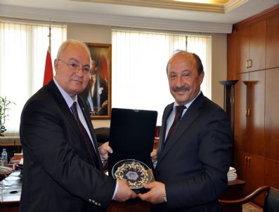 YAVUZ ERKMEN - Vali Erkmen'den Başkan Eşref'e Ziyaret