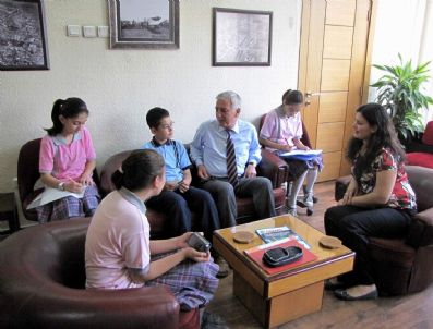 50. Yıl İlköğretim Okulu Öğrencileri Belediyede