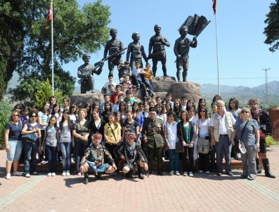 YÖRÜK ALİ EFE - Aydın Belediyesi'nden Başarılı Öğrencilere Anlamlı Gezi