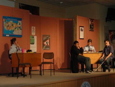 FEYZULLAH ARSLAN - 'Ehliyet Senin Neyine, Dön Şinasi Köyüne' Milas'ta Sahnelendi