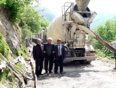 Güce'de Köy Yollarına Hayır Sever Desteği