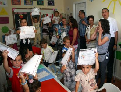 Okul Öncesi Öğrenciler Başarı Belgelerini Aldı