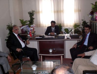 ZEKI KARABAYıR - Ak Parti Milletvekili Zeki Karabayır Karsesob'u Ziyaret Etti