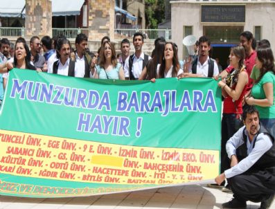 MUNZUR ÇAYı - Tunceli'de Öğrencilerden Baraj Karşıtı Eylem