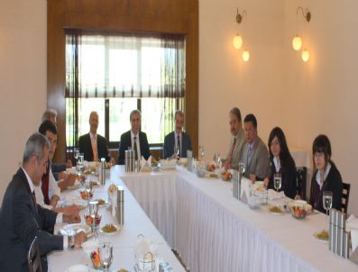 BOLU ÇIMENTO - Bolu Çimento Şampiyon Öğrencilere Yemek Verdi