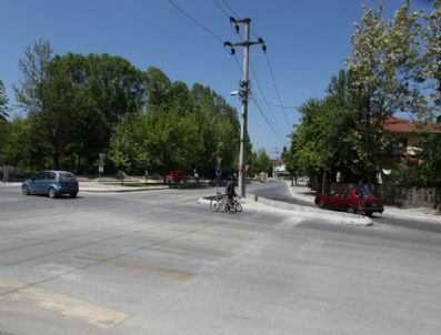 YAPı KREDI BANKASı - Büyükşehir Belediyesi Kavşakları Düzenliyor