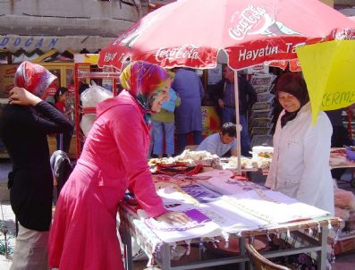 Hisarcık'ta Pazaryerinde Okul Yararına Kermes