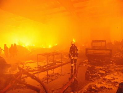 Uşak'ta Fabrika Yangını