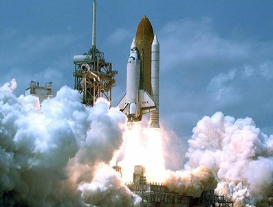 Uzaya çikolata şekerleme ikmali