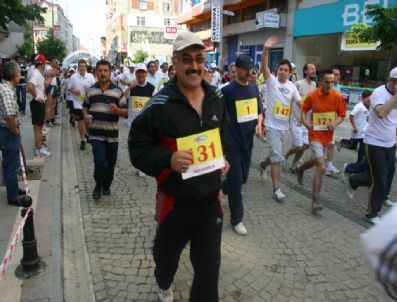 SELIM PARLAR - Çayırova'da 7'den 70'e Koşu