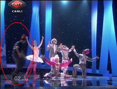 LUIS FIGO - Eurovision'a sahneye atlayan seyirci damga vurdu