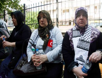 FILISTIN BAYRAĞı - Acılı Eşden İsrail'e Tepki