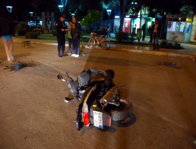 BALıKESIR DEVLET HASTANESI - Balıkesir'de Trafik Kazası: 2 Yaralı