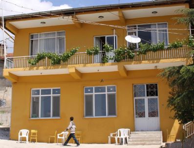 CENGIZ HOROZOĞLU - Beldesine Kütüphane Yaptıran Başkan, Hayırseverlerden Kitap Bekliyor