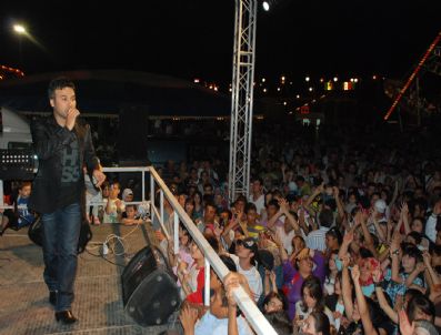 POP MÜZIK - Emirkan Karacabeylilileri Coşturdu