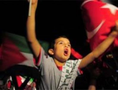 SIYAH ÇELENK - İsrail'e Siyah Çelenkli Protesto