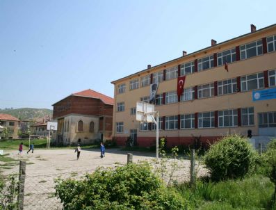 ÇAYSIMAV - 16 Derslikli Okul 5 Öğrenciye Kaldı